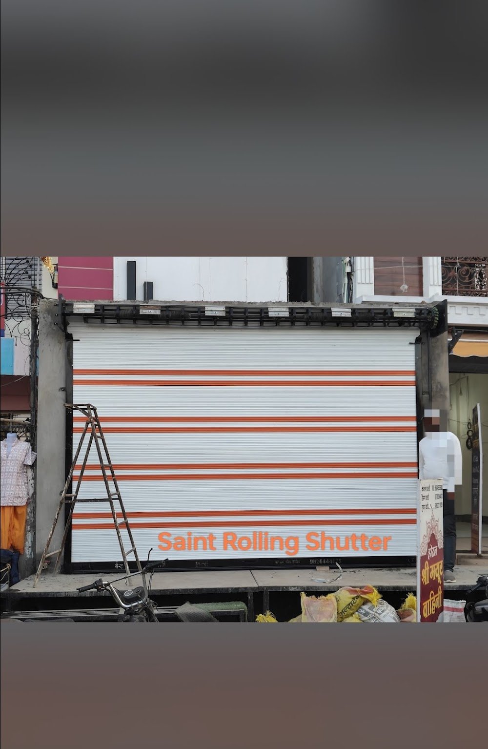 Saint Rolling Shutter fawara chowk