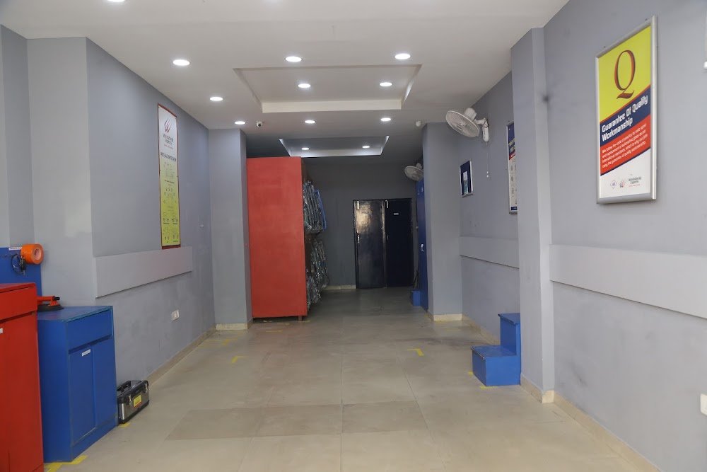 AIS Windshield Experts - Freeganj Ujjain - Ujjain