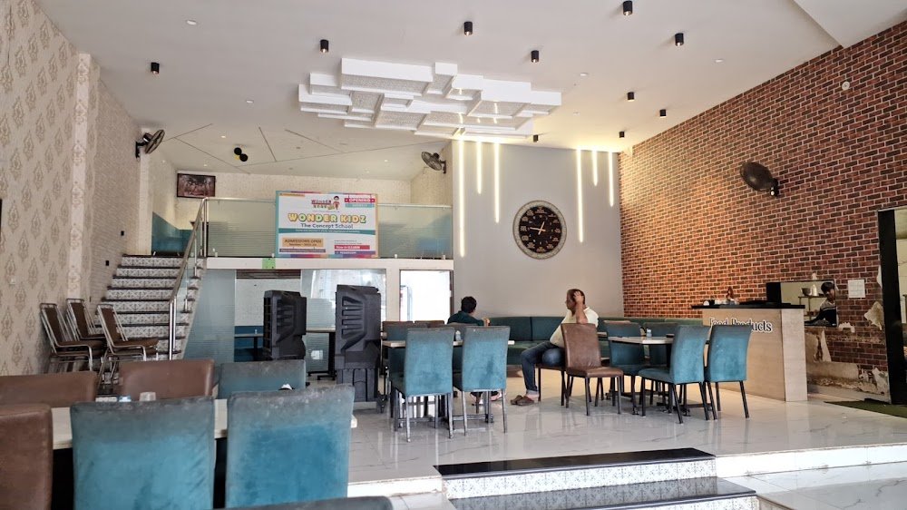 Madhur Bakery And Restaurant