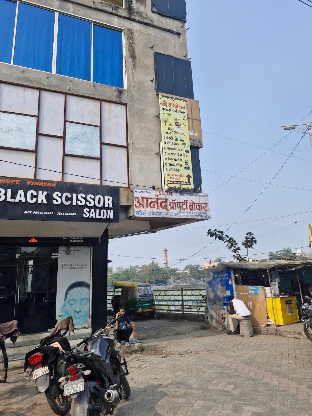 Black scissor salon