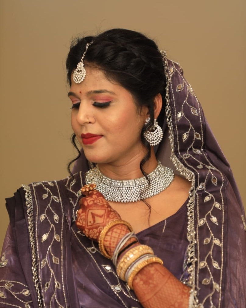 5 season beauty parlour and makeup studio