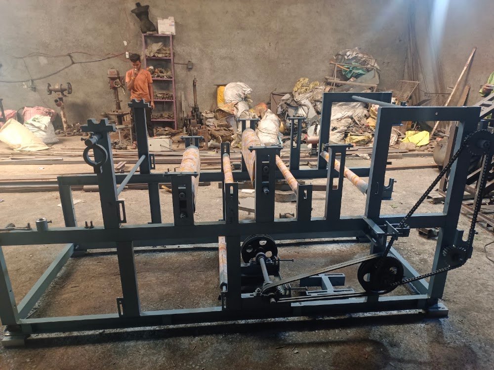 Yash Engineering pattal dona making machine in ujjain - dona paper raw material in ujjain - Thali making machine in ujjain