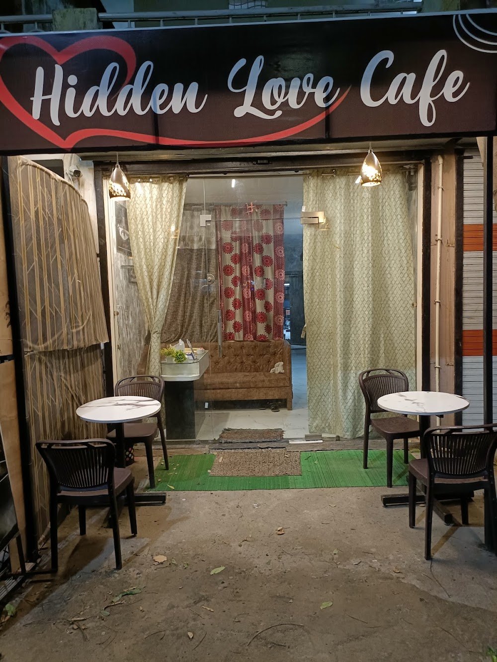 Hidden love cafe