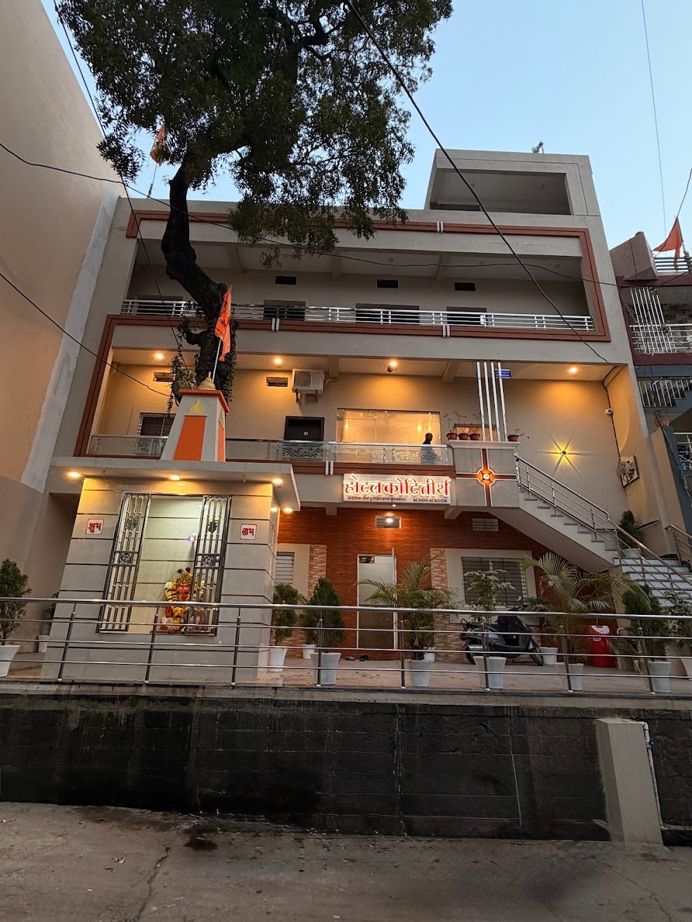 Hotel koti tirth