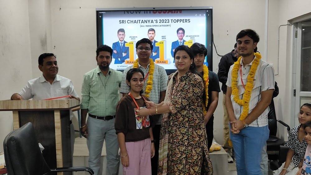 REET Education-IIT JEE & NEET Coaching in Ujjain(Freeganj)
