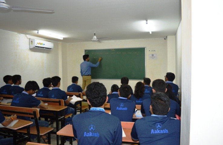 Aakash Institute - Best NEET & IIT-JEE Coaching in Ujjain, Vishala Kshetra Colony
