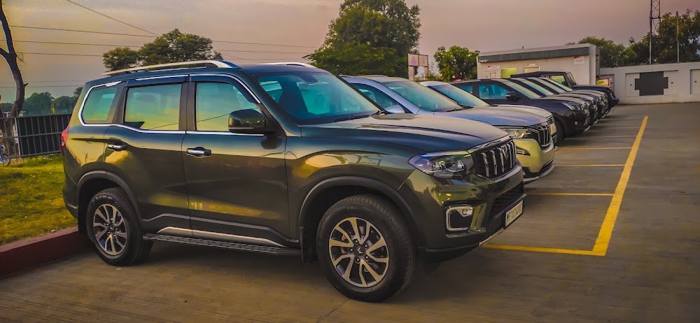 Mahindra Bhagirath Motors Pvt Ltd - SUV & Commercial Vehicle Showroom
