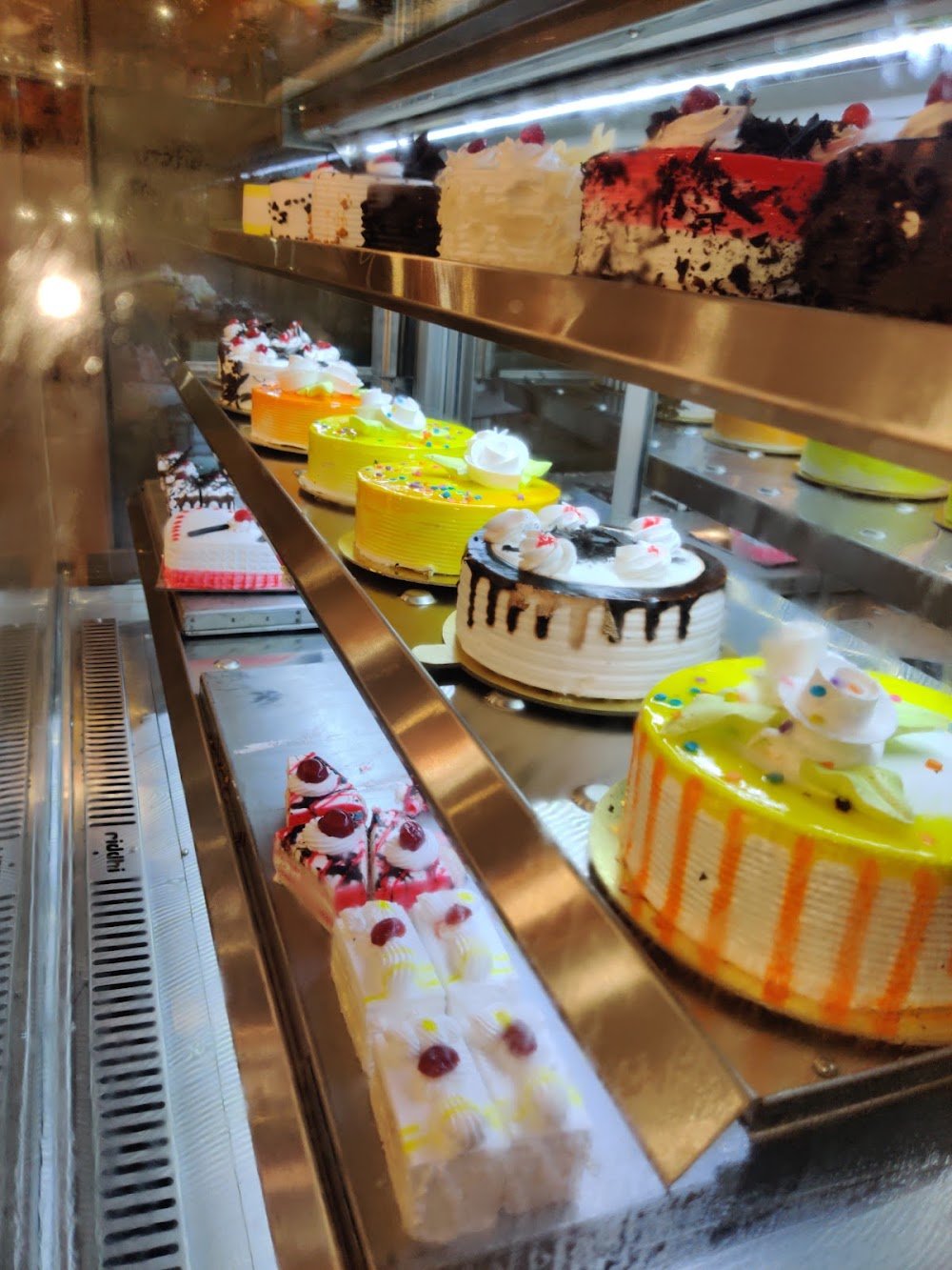 Mahakaleshwar Mishthan & Bakery