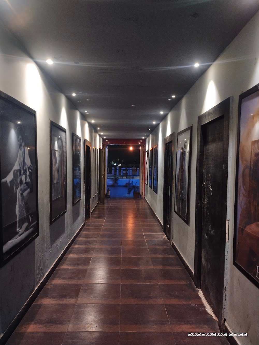 V Club & Lounge