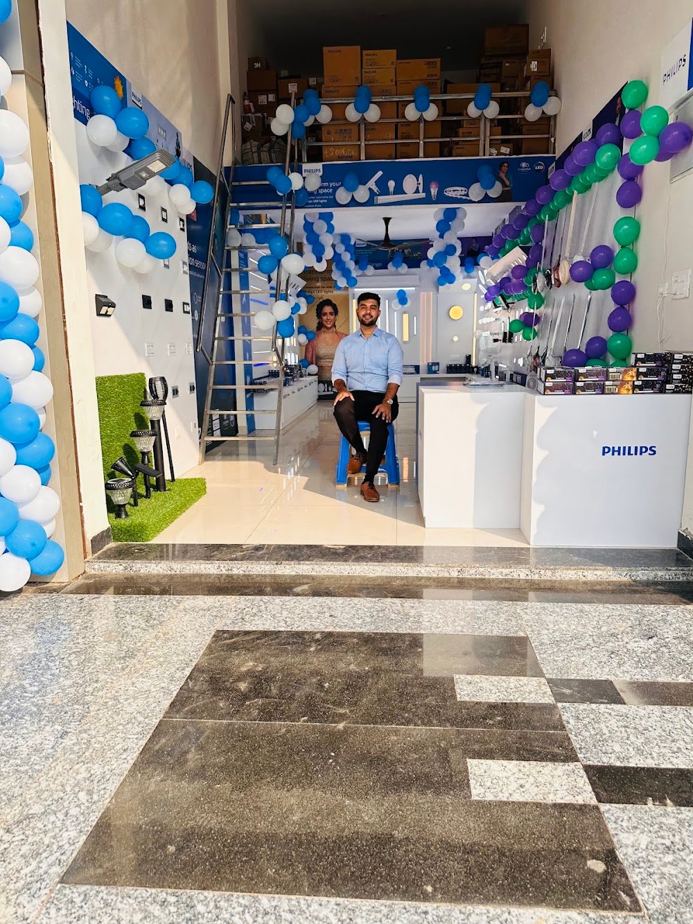 Philips light plus(lifeline Enterprises)||Best Electrical shop|| Best electronic shop||Electrical shop in ujjain ||