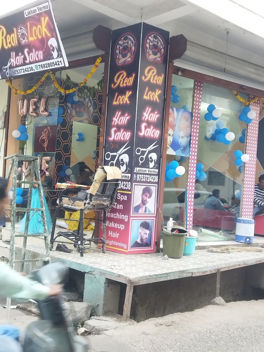 Real look unisex salon