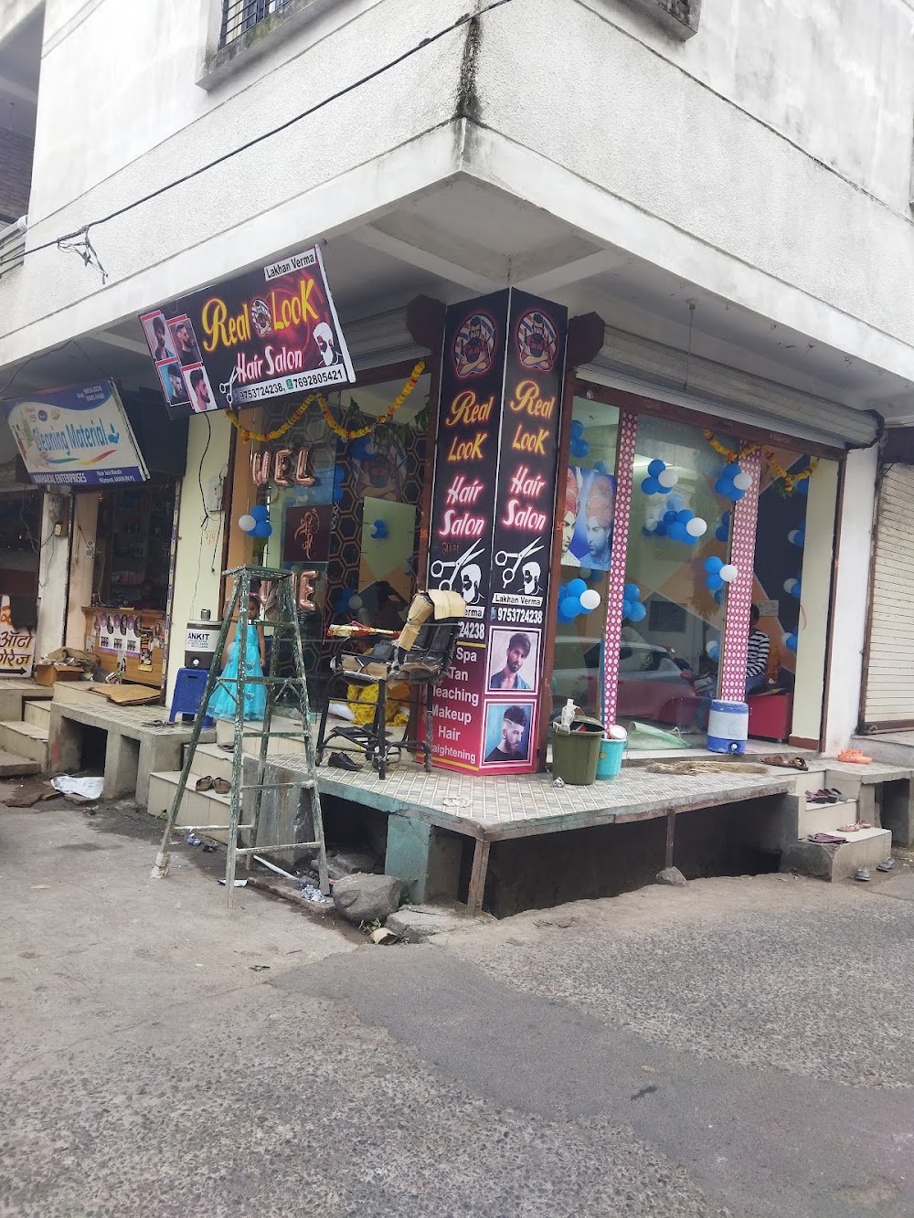 Real look unisex salon