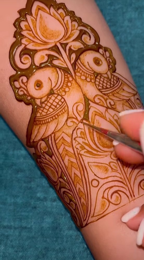 Riddhi Mehndi artist and Nail artist