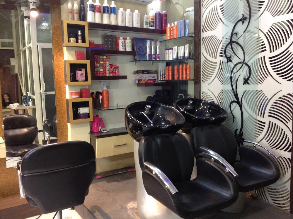 Seema's Aakkriti Beauty Academy & Salon