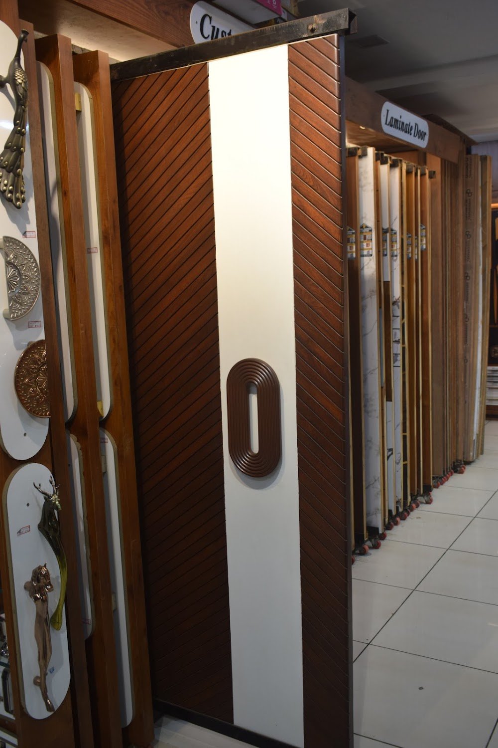Bharmal Hardware & Furniture || Best Plywood And Hardware Shop | Modular Kitchen Shop | Mattress Foam Shop In Ujjain