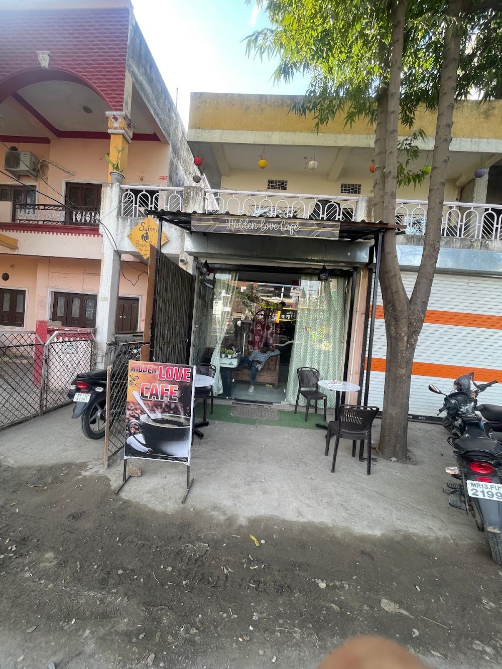 Hidden love cafe