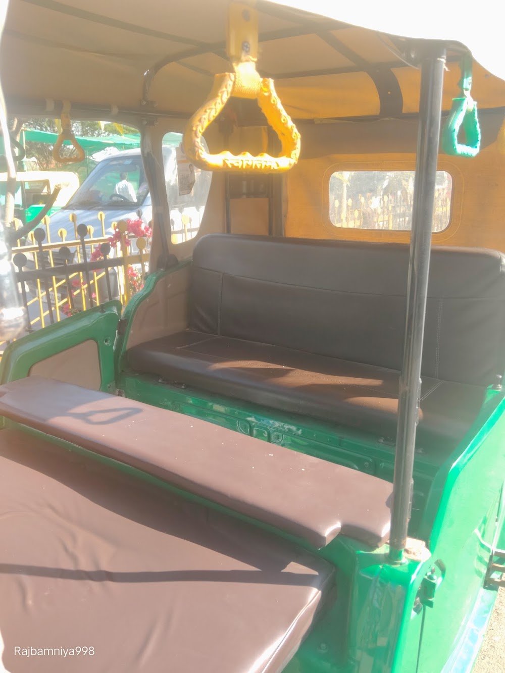 Priyanshi tour and travels best auto and taxi service ujjain Madhya Pradesh