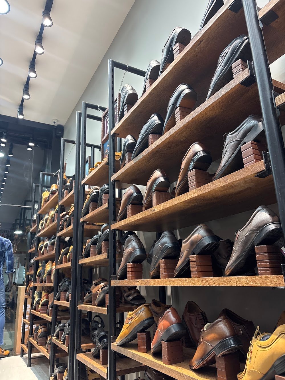 Red Chief Exclusive Store - Freeganj