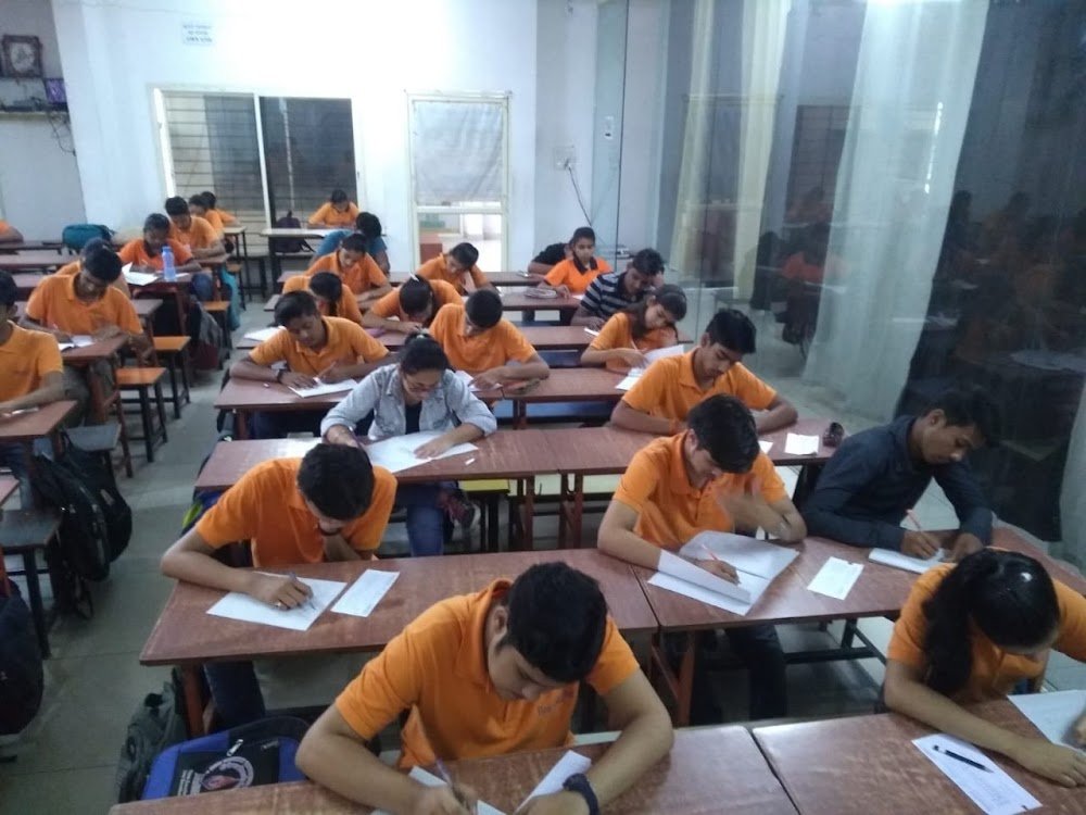 ✅𝗕𝗿𝗮𝗶𝗻 𝗪𝗮𝘃𝗲 𝗖𝗹𝗮𝘀𝘀𝗲𝘀 - 𝗣𝗵𝘆𝘀𝗶𝗰𝘀,Maths,𝗖𝗼𝗮𝗰𝗵𝗶𝗻𝗴 | 𝗕𝗲𝘀𝘁 𝗡𝗘𝗘𝗧,𝗝𝗘𝗘 𝗠𝗮𝗶𝗻 𝗮𝗻𝗱 𝗝𝗘𝗘 𝗔𝗱𝘃𝗮𝗻𝗰𝗲𝗱 𝗖𝗼𝗮𝗰𝗵𝗶𝗻𝗴 𝗶𝗻 𝗨𝗷𝗷𝗮𝗶𝗻