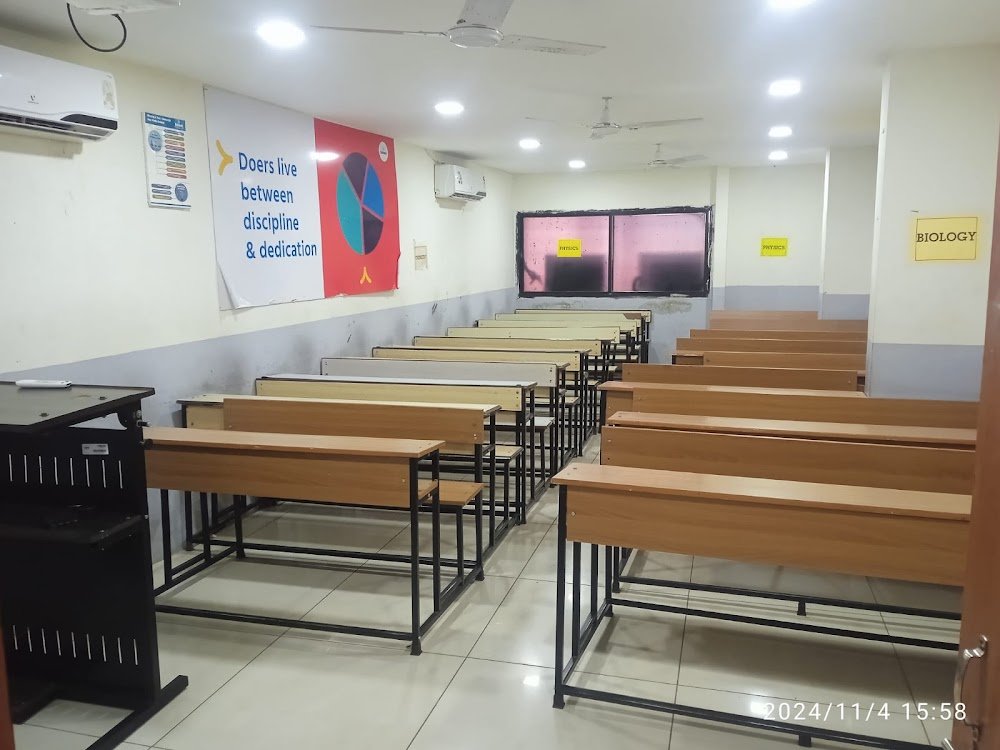 Aakash Institute - Best NEET & IIT-JEE Coaching in Ujjain, Vishala Kshetra Colony