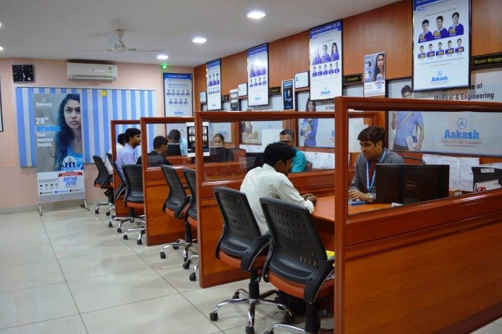 Aakash Institute - Best NEET & IIT-JEE Coaching in Ujjain, Vishala Kshetra Colony