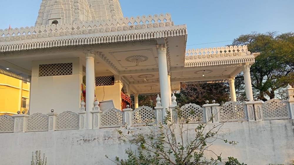Shri Guru Sandipani Institute of Management village surasa agar road ujjain